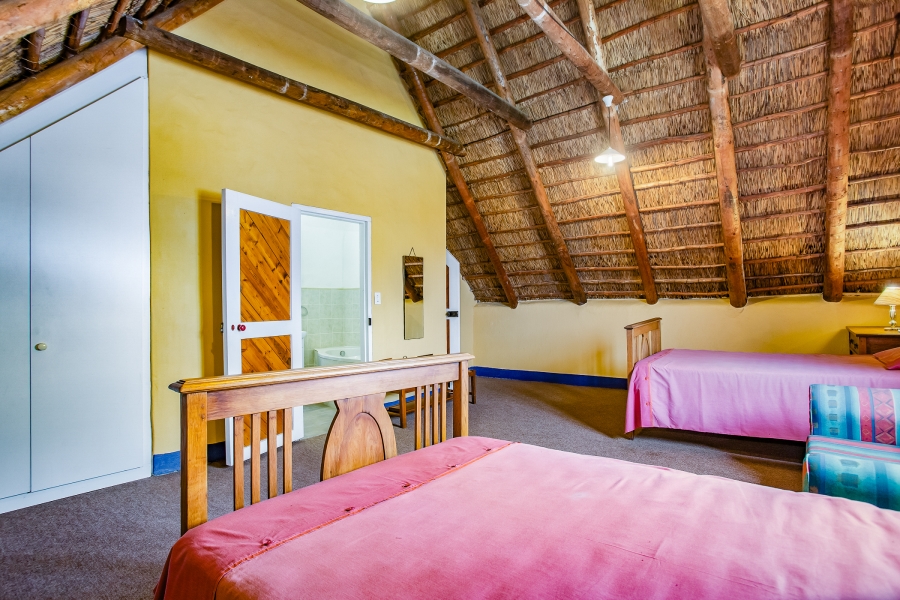 5 Bedroom Property for Sale in Uitsig Western Cape